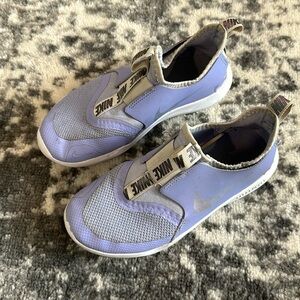 Girls Nike slip on shoes